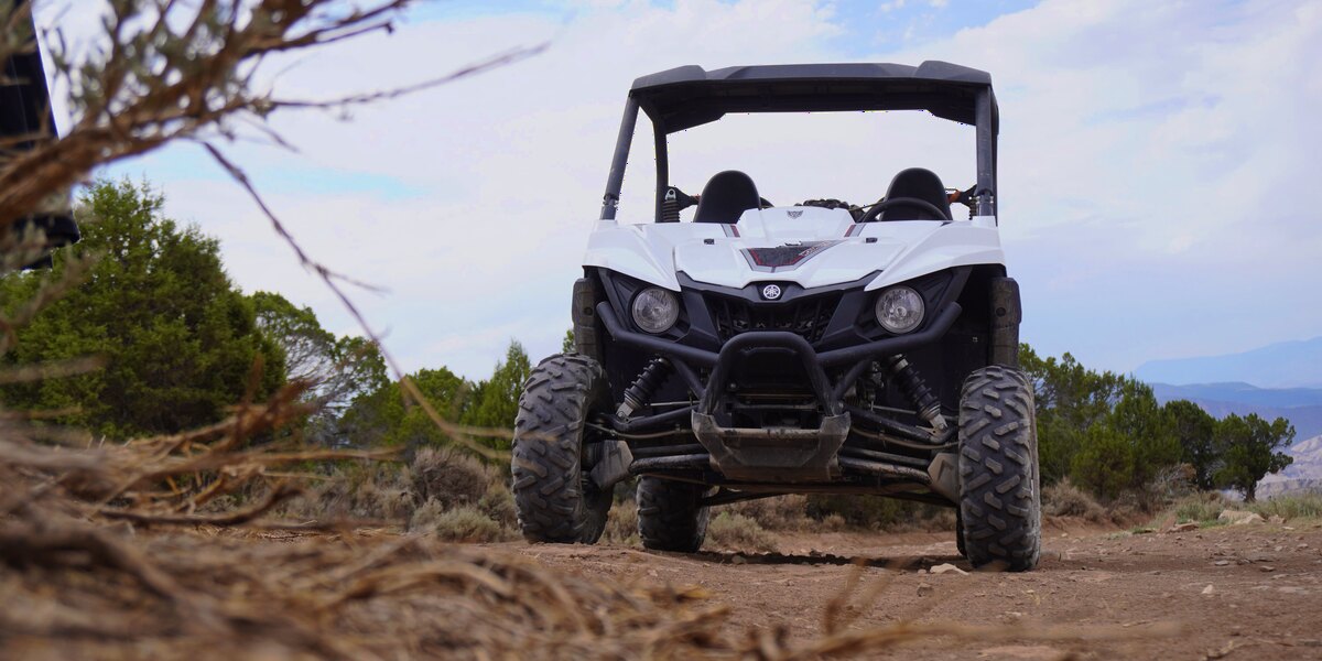UTV em estrada de terra